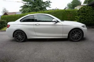 BMW 225d Coupé M Sport Aut Navi Prof H&K PDC SHZ Bild 3