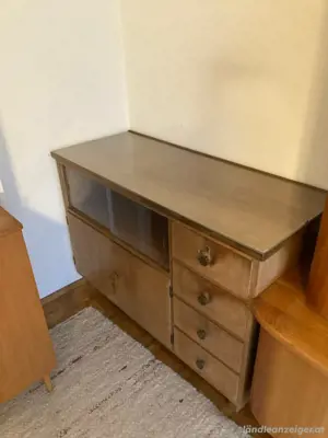 Schränke   Vitrinen Bild 2