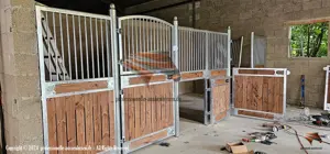 Pferdebox Top - Innenbox, Boxenfront, Stalltrennwand und Trennwand für Hochwertigen Pferdestall Bild 3