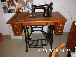 Mundlos Nähmaschine Victoria 111