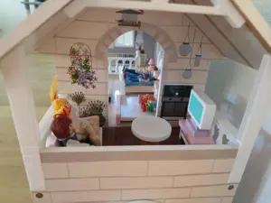Puppenhaus aus Holz Bild 3