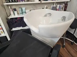Salon  Friseur Waschanlage  Bild 3