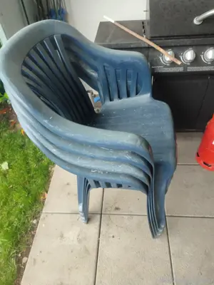 Gartentisch und Stühle 