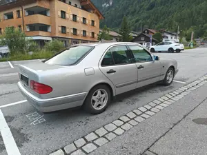Mercedes Benz E220D W210 Bild 3