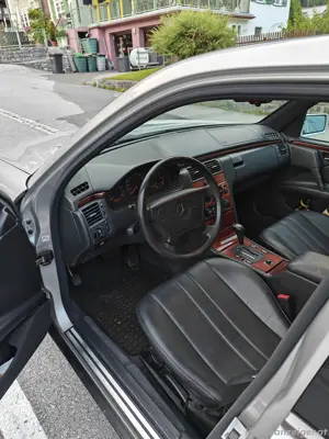 Mercedes Benz E220D W210 Bild 2