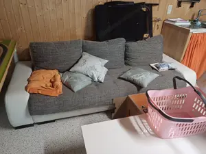 Neuwertige Couch aufgrund Platzmangels abzugeben