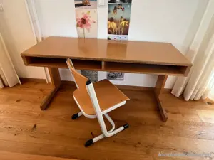 verschenke Kinderschreibtisch plus Stuhl Bild 4