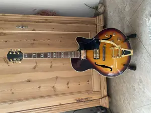 Handgefertigte Jazz-Gitarre in Sunburst-Optik
