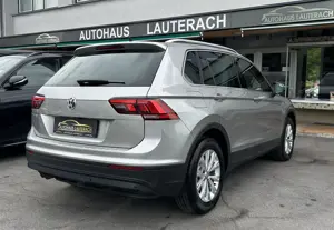 Volkswagen Tiguan 2,0 TDI SCR Sky DSG *PANORAMA *ACC *AHK *Kamera Bild 4