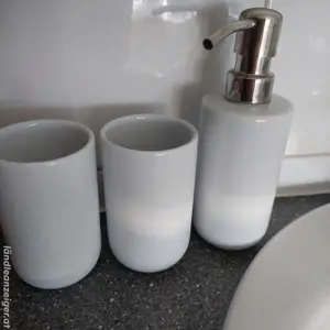 Zahnputz Becher, Seifen-Spender 