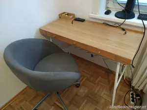 Schreibtisch mit Sessel 