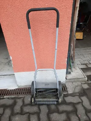    Rasenmäher. 