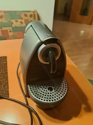 ZU VERSCHENKEN - Nespresso Kaffeemaschine