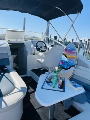 Motorboot mit Liegeplatz  Bild 5