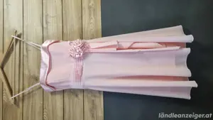 Kurzes Ballkleid in hellrosa
