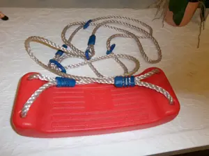 Kinderschaukel rot weiß  Bild 2