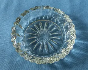 Diverse vintage Aschenbecher, Parisienne, Manhattan,  Kristallglas, Sammlerstücke, usw.    Bild 4