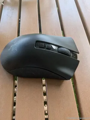Razer DeathAdder V2 Pro Wireless Gaming Maus (Bluetooth & 2.4GHZ) Bild 4
