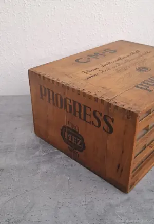 Antike Nähspulen Aufbewahrung  Bild 3