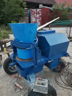 Mayco piccolo Betonsprietzmaschine Bild 2