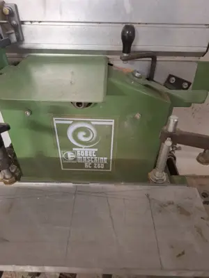 Kreissäge, Hobelmaschine und Absaugung. 