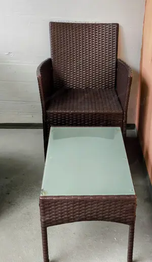 Verschenke Stuhl und Tisch für Balkon oder Garten Polyrattan