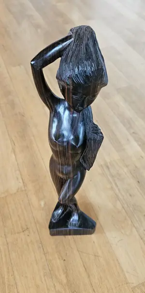 Handgeschnitzte Holzfigur   stehende Frau, 36,5 cm, Nachlass Bild 2