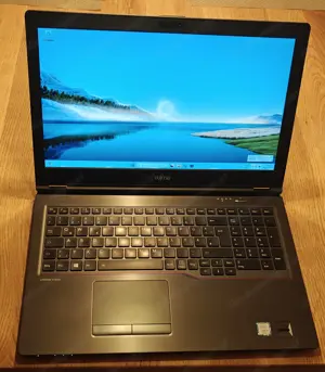 Notebook Laptop Fujitsu Livebook U757 Core i5-7200 2.5GHz, 8GB RAM, 256GB SSD, Win11 Pro, 15,6" Zoll