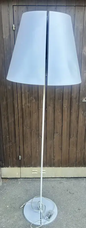 Stehlampe Artemide verstellbar