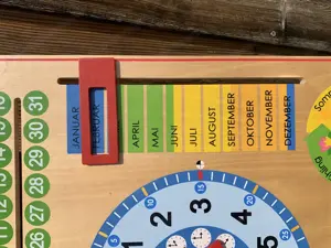 Kalenderuhr - Nachhaltig aus Holz- Goula Bild 4