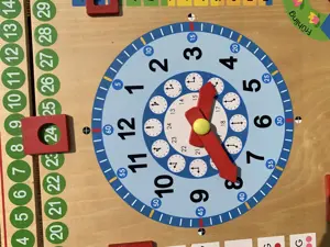 Kalenderuhr - Nachhaltig aus Holz- Goula Bild 8