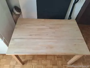 Holztisch 
