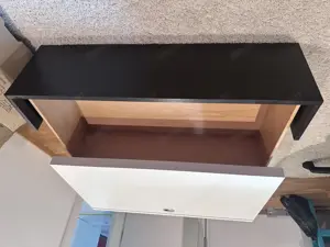 Board mit Kabelkanal