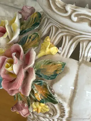 Alte Prunkvase aus Italien CAPODIMONTE  Bild 5