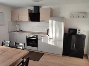 Vermiete ab 1. April 2026 Zimmer in 3er WG mit eigenem Badezimmer Bild 5