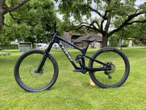 Trek Slash 9.7 (2023)