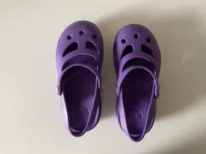Crocs Ballerinas lila Größe 10 (EU 27-28) original - wie neu - Mädchen Bild 3