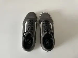 Vans Old Skool Glitter Sneakers schwarz Gr. 32 Mädchen Bild 4