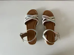 Sandalen mit Absatz und Riemchen Gr.35 Mädchen Bild 3