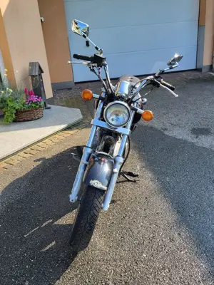 Motorrad Suzuki GZ 250 Bild 3