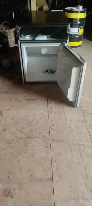 Camping   Kühlschrank mit Tisch ausziehbar  Bild 2