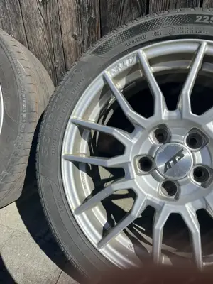 4 Räder Reifen auf Alufelgen - Auto Sommerreifen 225 45 R 17 Y - passend für Audi A3 Bild 2