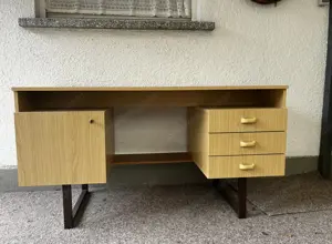 Günstiger Schreibtisch