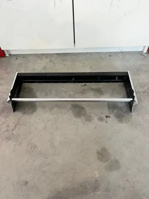 Wand-Abroller für Geschenkpapier