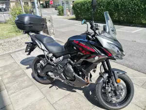 Verkaufe Kawasaki Versys 650 mit Top Case.