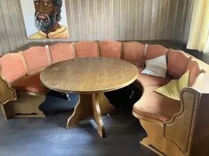 Sitzgruppe Tisch, Sitzbank und Stühle