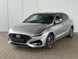 Hyundai i30 Fastback 1,5 T-GDi MHEV Life / Navi PDC V.H.m.Kamera LE...