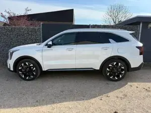 Kia Sorento 2.2 CRDI 4WD DCT 7-S Leder Relax Pano 360 142 k... Bild 2