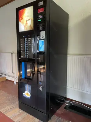 Profi-Kaffeeautomat mit Münzeinwurf & Kartenzahlung   neuwertig & sofort einsatzbereit