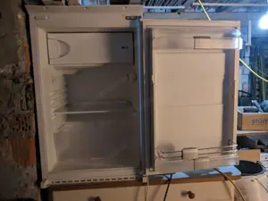 verschenke Kühlschrank 80x50x50 (HxBxT)